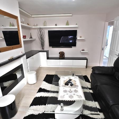 19 Shrewsbury Walk Apartment ไอล์เวิร์ธ ภายนอก รูปภาพ